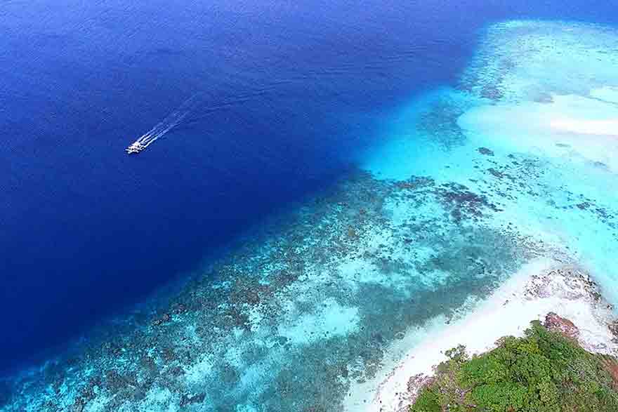 What are the best times of year to take a tour of Manila?