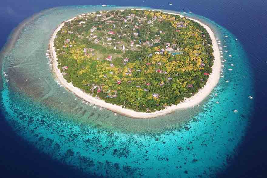 What types of tours are available in Manila?