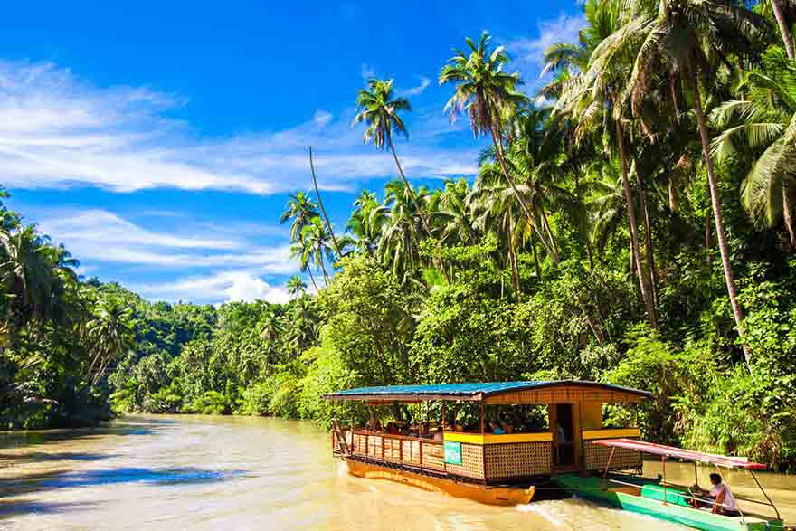 What should I bring on a Puerto Princesa tour? Is it family-friendly?